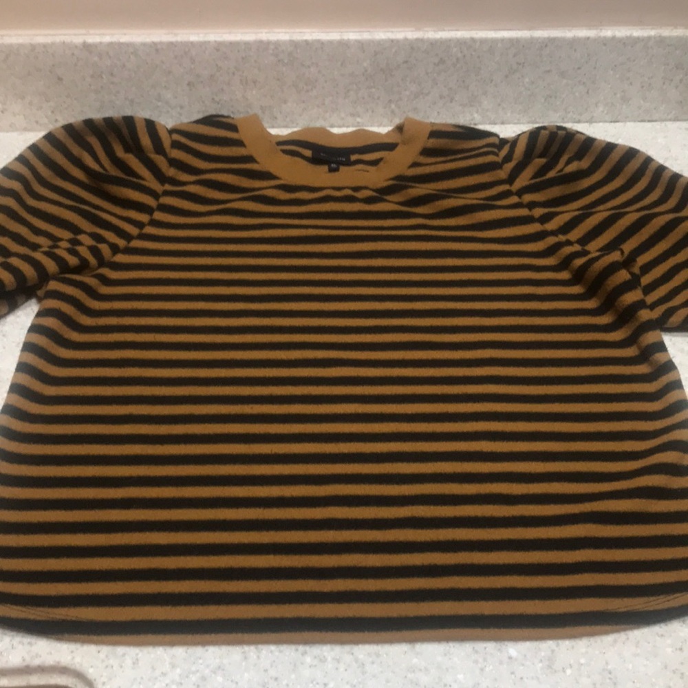 Short sleeve sweaters